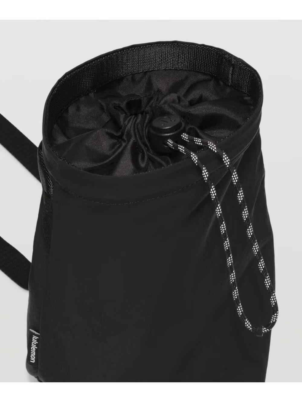 NWT Lululemon Water Bottle Crossbody Bag 2.5L Black - Picture 2 of 6